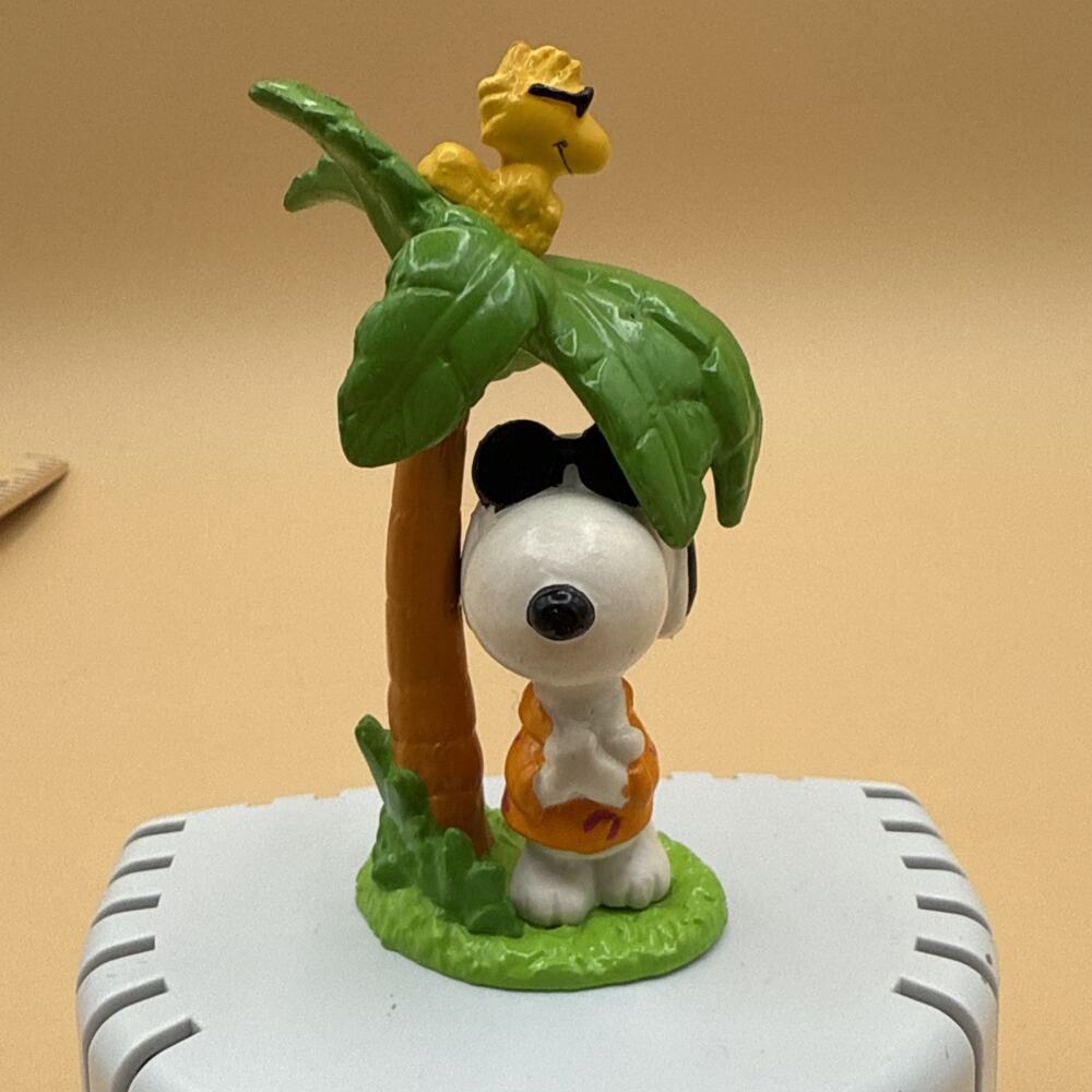 Rare 1972 Vintage Peanuts Snoopy Joe Cool Under Palm Tree With Woodstock Figure